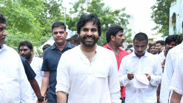 కురగల్లు గ్రామస్థులతో మాట్లాడిన పవన్ .. గోడు వెళ్లబోసుకున్న రైతులు