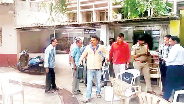 పార్శిళ్లపై సీఎం కేసీఆర్ సహా ప్రముఖుల పేర్లు