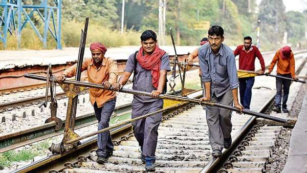 A man who has graduated from IIT Mumbai joined the Railway as a Group D employee, A man who has graduated from IIT Mumbai joined the Railway as a Group D employee,