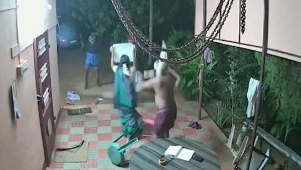 దొంగల వద్ద కత్తులున్నా.. బెదరకుండా..