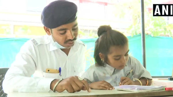 Ahmedabad Traffic Police running Police Patashala for street children Ahmedabad Traffic Police running Police Patashala for street children