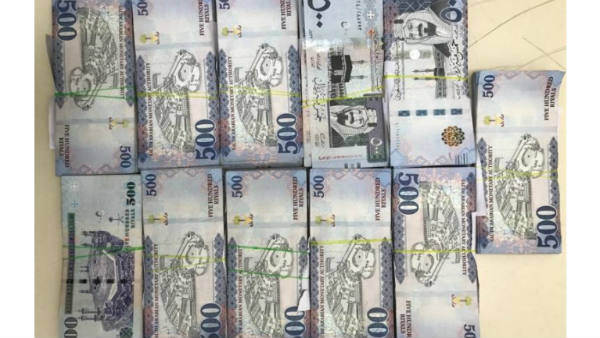 one and half crore rupees seized by dri officials at shamshabad airport one and half crore rupees seized by dri officials at shamshabad airport