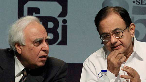 కేసు డైరీలు ఆధారాలుగా పనికిరావు..