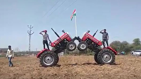 Farmers made Independence Day with tractors in the fields Farmers made Independence Day with tractors in the fields
