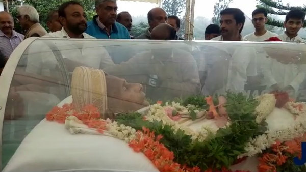 నెల రోజుల్లో తండ్రి కొడుకు