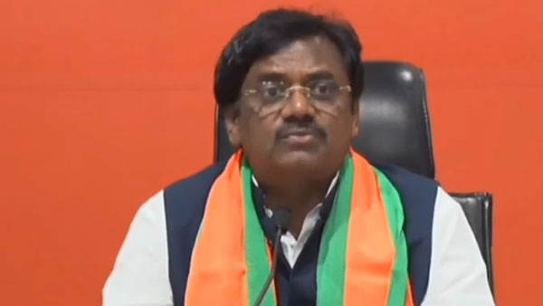 నమ్మించి మోసం చెయ్యటంలో కేసీఆర్ ది మొదటి స్థానం అన్న వివేక్