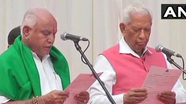 ముగ్గురి చేతిలో మూడు జాబితాలు