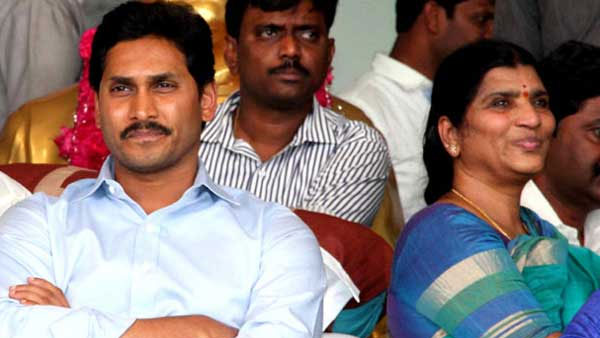 గత ఎన్నికల సమయంలో వైసీపీ కోసం జోరుగా ప్రచారం చేసిన లక్ష్మీ పార్వతి