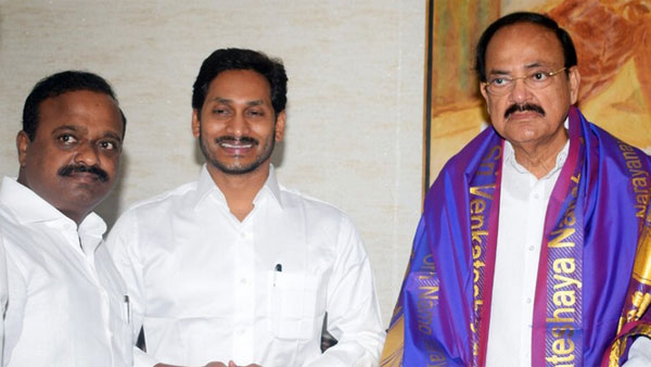 సీఎం జగన్ను హెచ్చరించిన వెంకయ్య..