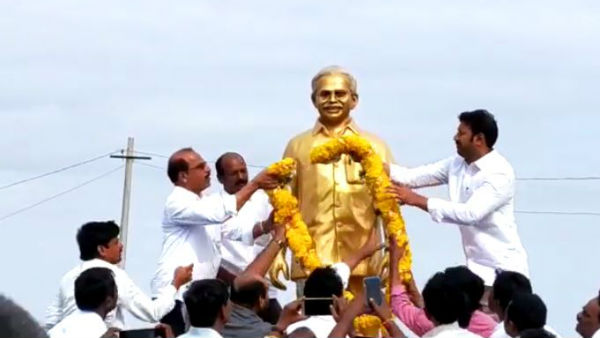 Former Minister of AP YS Vivekananda Reddy statue unveiling in Pulivendula in Kadapa District Former Minister of AP YS Vivekananda Reddy statue unveiling in Pulivendula in Kadapa District