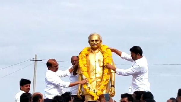 Former Minister of AP YS Vivekananda Reddy statue unveiling in Pulivendula in Kadapa District Former Minister of AP YS Vivekananda Reddy statue unveiling in Pulivendula in Kadapa District