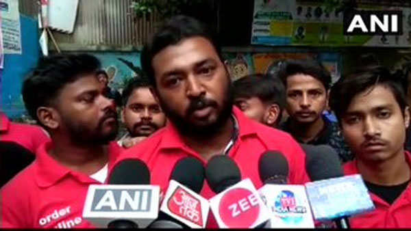 కోల్కతాలో ఏకమైన హిందూ,ముస్లిం డెలివరీ బాయ్స్...