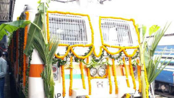 విశాఖ - విజయవాడ మధ్య డబుల్ డెక్కర్ రైలు