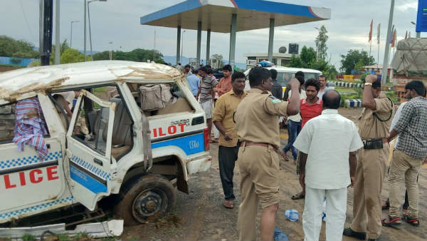 MLC Gangula Prabhakar Reddy escort vehicle in his convoy was met an accident in Kurnool district MLC Gangula Prabhakar Reddy escort vehicle in his convoy was met an accident in Kurnool district