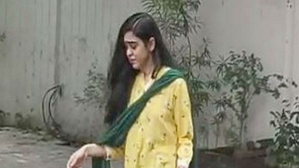 కన్నీటితో పుట్టింటికి..