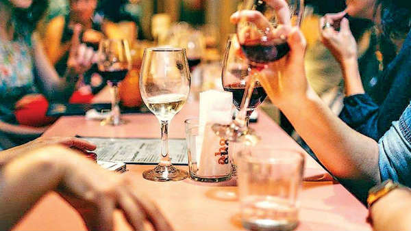మద్యంకు బానిసను చేసిన దంపతులు