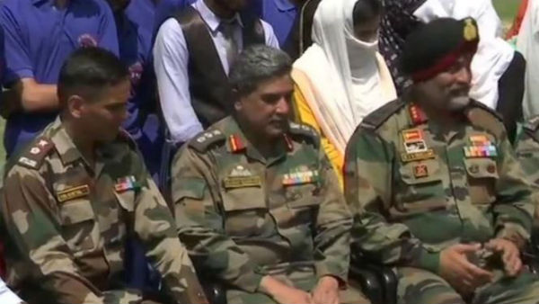 Army arrests 2 Pakistani terrorists, plays confession videos to expose Lashkar-e-Taiba terror plot Army arrests 2 Pakistani terrorists, plays confession videos to expose Lashkar-e-Taiba terror plot