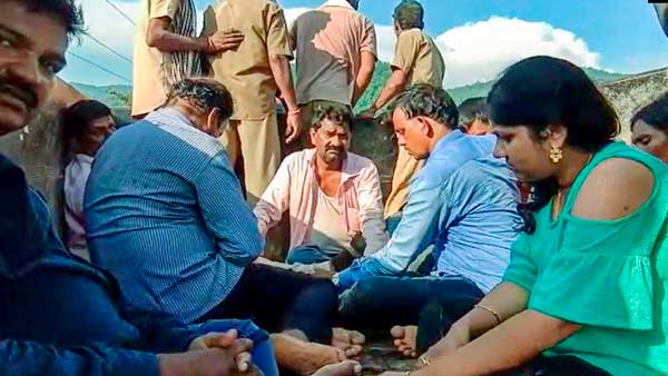 రంపచోడవరం, రాజమహేంద్రవరం ఆసుపత్రుల వద్ద విషాద ఛాయలు..