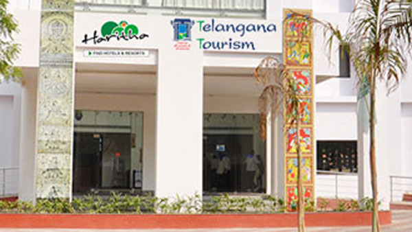 పర్యాటకులకు అసౌకర్యం కలిగించవద్దని పేర్కొన్న అధికార యంత్రాంగం