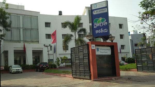 నాడు మంత్రిగా చందూలాల్ ఉన్న సమయం నుండీ అధికార పార్టీ నేతల మీటింగ్ లకు అడ్డా