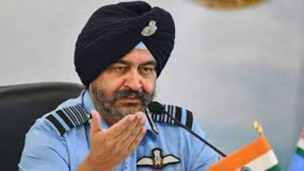 Abhinandan Varthaman, who downed Pak F16, flies again, this time with IAF chief Abhinandan Varthaman, who downed Pak F16, flies again, this time with IAF chief
