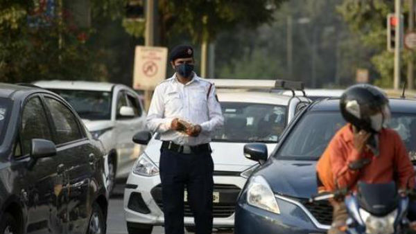 Delhi Man Allegedly Sets Motorbike On Fire After Police Issues Fine Delhi Man Allegedly Sets Motorbike On Fire After Police Issues Fine