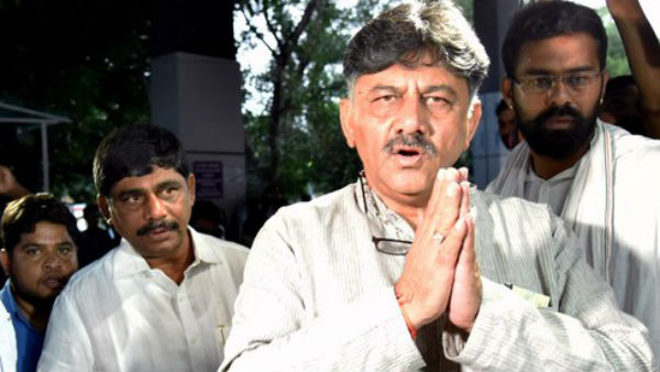 ఢిల్లీ, ముంబై, బెంగళూరులో నివాసం