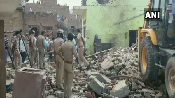6 people killed many injured in illegal crackers factory blast in uttarpradesh 6 people killed many injured in illegal crackers factory blast in uttarpradesh
