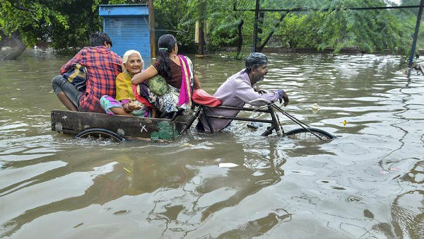 డిప్యూటీ సీఎం, మంత్రుల ఇళ్లలోకి వరద నీరు..