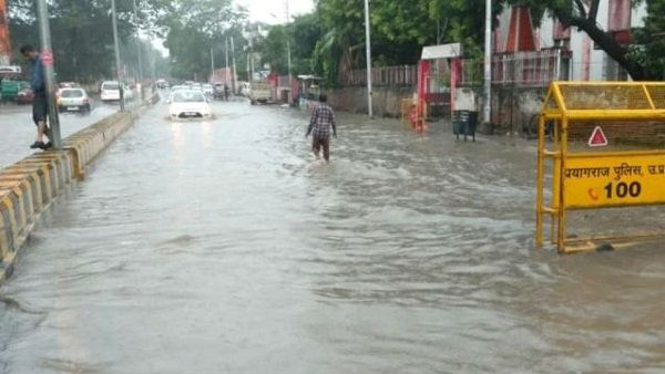 నిలిచిన అత్యవసర సేవలు..