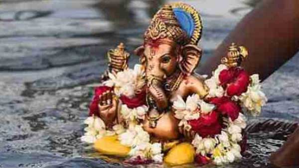 కోలాహాలంగా గణేశ్ నిమజ్జనం