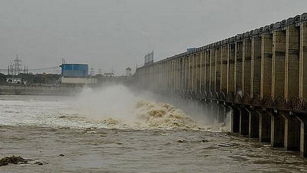 100 మిల్లీమీటర్లకు పైగా వర్షం..