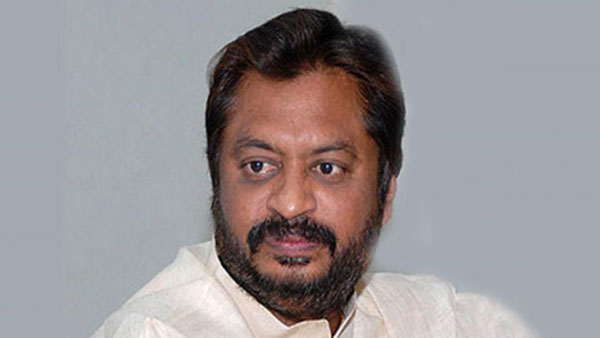 ప్రభుత్వ అధికారులే వ్యాపారం చేస్తున్నారన్న హర్షకుమార్