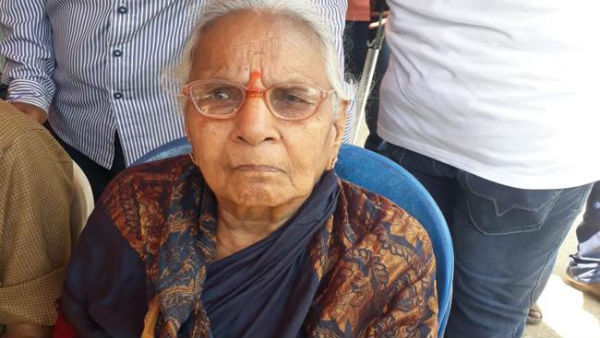 85 Years Old Woman Filed Nomination For MLA Elections in Huzurnagar. 85 Years Old Woman Filed Nomination For MLA Elections in Huzurnagar.