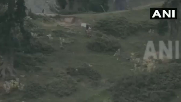 Pak raises white flag to recover the dead bodies of its Jawans Pak raises white flag to recover the dead bodies of its Jawans