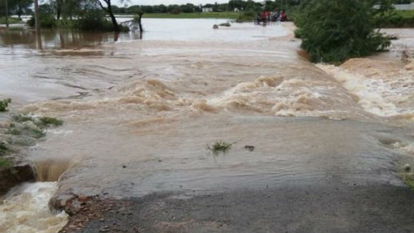 కామనూరు వంకలో అటో బోల్తా .. ఆరుగురు గల్లంతు