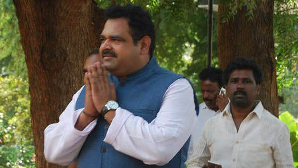 కాంగ్రెస్ కు దూరం