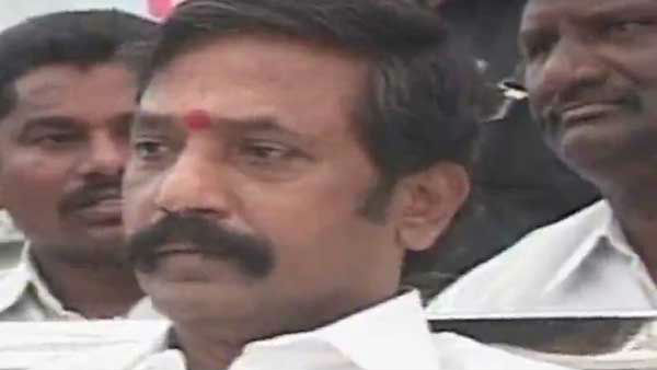 కేసీఆర్ను కొడుతున్నారా?
