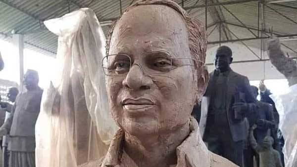 Bust size statue of Ex Andhra Speaker Kodela has been prepare by the TDP Local leaders at Narasaraopet Bust size statue of Ex Andhra Speaker Kodela has been prepare by the TDP Local leaders at Narasaraopet