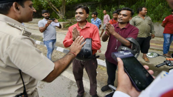 కొలువు కోసం వస్తే ..