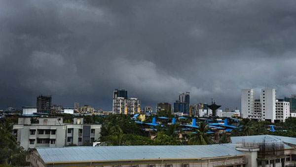Cyclone ‘Hikaa’ intensifies, to cross Oman by Tuesday night, Severe thunderstorm currently over Mumbai Cyclone ‘Hikaa’ intensifies, to cross Oman by Tuesday night, Severe thunderstorm currently over Mumbai