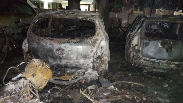 apartment ganesh mandapam fire accident 2 cars 10 bikes broke out apartment ganesh mandapam fire accident 2 cars 10 bikes broke out