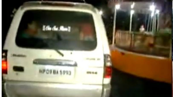 వీడియోలు తీసి..
