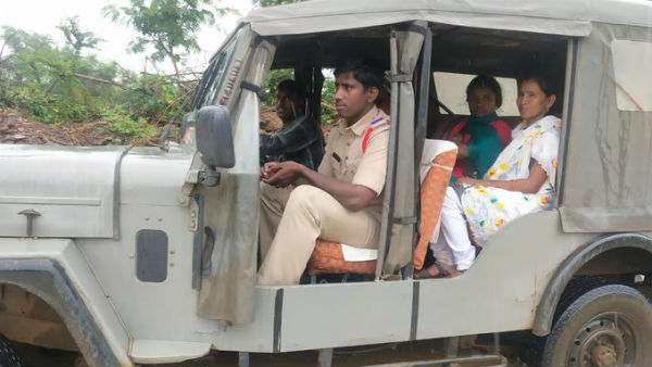 Pamulapadu Sub Inspector in Kurnool District gave lift to his Official jeep to Secretarial Exam aspirants Pamulapadu Sub Inspector in Kurnool District gave lift to his Official jeep to Secretarial Exam aspirants