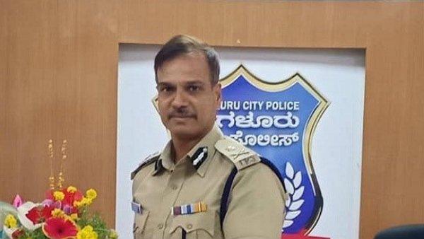 మొదట రౌడీల ఫోన్లు