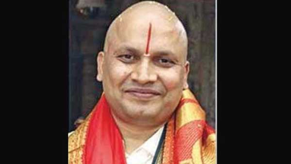 ఏజే శేఖర్ ఇంట్లో 2000 నోట్ల కట్టలు