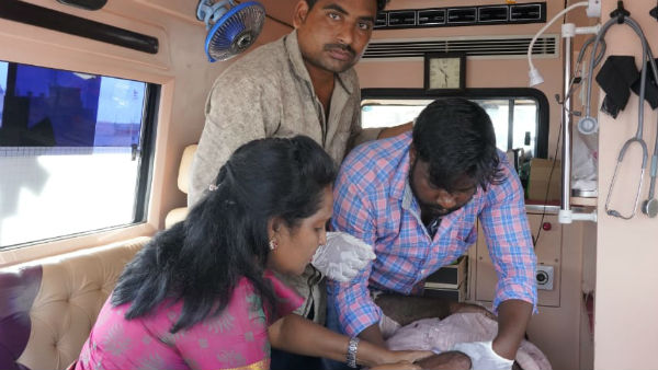 YSRCP MLA Dr Sridevi gave treatment in an Ambulance to injured in an accident YSRCP MLA Dr Sridevi gave treatment in an Ambulance to injured in an accident