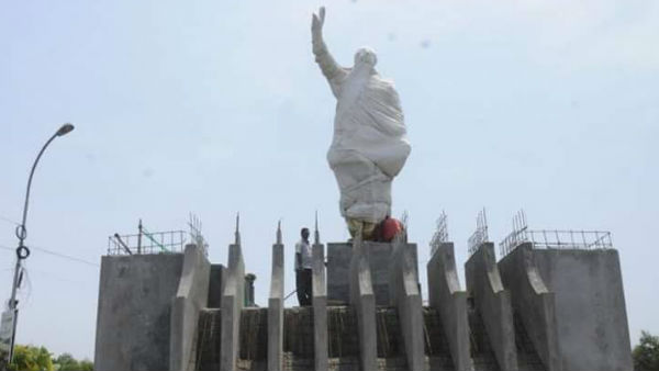 Chief Minister late YS Raja Sekhar Reddys statue installed at Vijayawada on September 2 Chief Minister late YS Raja Sekhar Reddys statue installed at Vijayawada on September 2