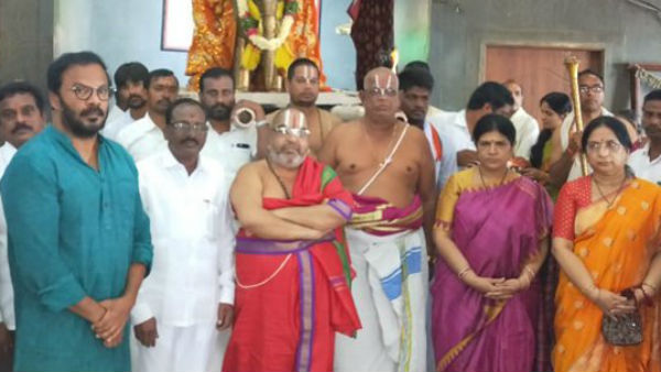 surekha, wife of megastar Chiranjeevi offers pooja for sye raa success at Yadadri. surekha, wife of megastar Chiranjeevi offers pooja for sye raa success at Yadadri.