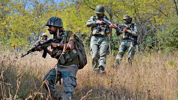 చిమ్మ చీకట్లో ఉగ్రమూక పీచం అణచిన జవాన్లు..